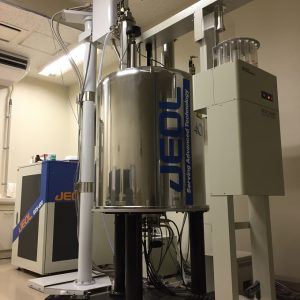 核磁気共鳴装置（NMR, ECS400)